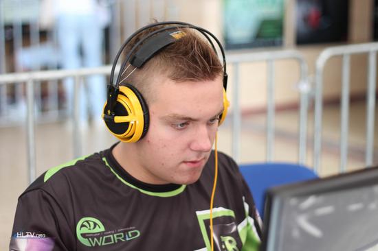 悲伤的Xiaozhu在 River 中迷失了方向；并送出了大龙 + Ertahan Yuanshen带领团队推进 Royal Never Give Up 并获得比赛点