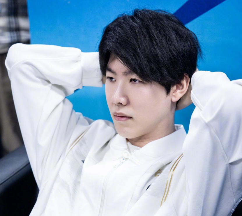 Zeus 生日快乐🎂 Hanwha Life Esports 官方： 让我们一起庆祝 Zeus 的生日