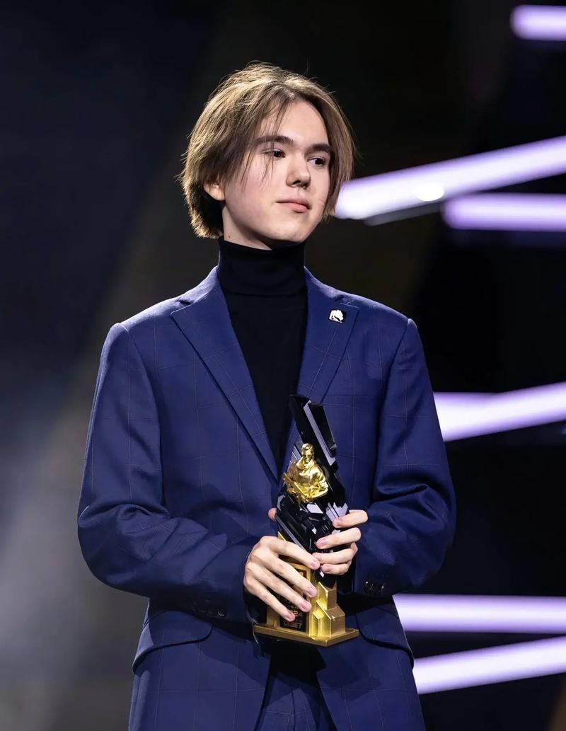 LPL春季赛今日首发名单：三场比赛开打