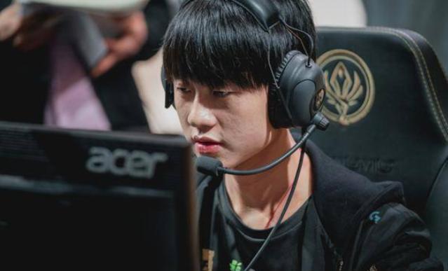 恭喜RW侠晋级2025王者荣耀世冠四分之一决赛！