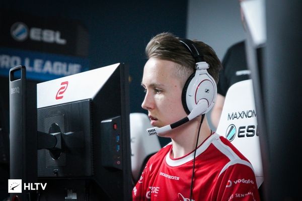 WBG赛季总结：我们的故事终将打破质疑！披风上阵我们世界赛见！